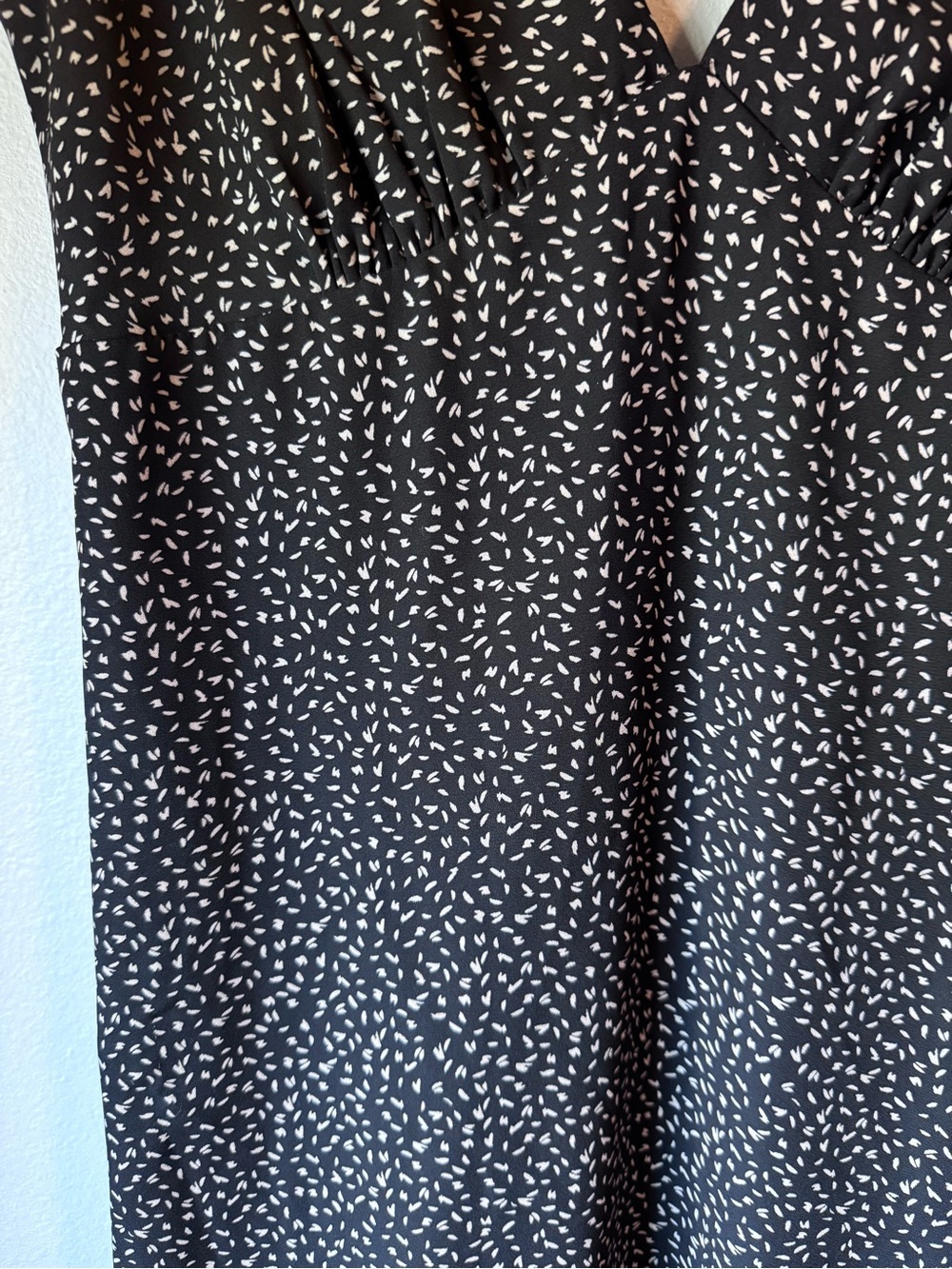 Lola Grace Sleeveless Black and White V-Neck Mini Dress - Picture 2 of 5